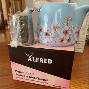 Alfred Ceramic teapot NWOT